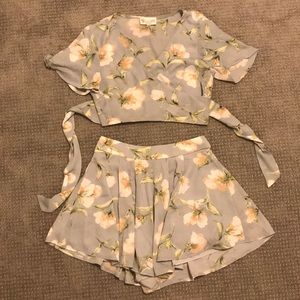 L’Atiste floral two-piece set 🌞🌸🌻